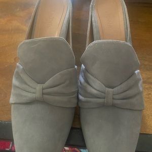 Vionic Gray Dress shoes size 9. New without box